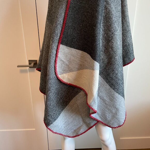 Roots Cozy 100% Acrylic Oversize Poncho/Cape Black Grey Cream Red Trim OS NWOT - Picture 4 of 13